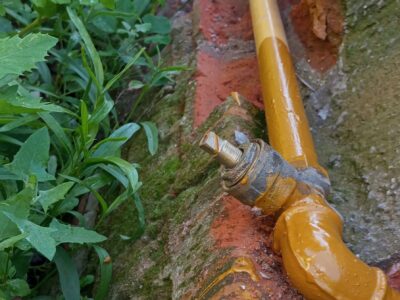 Instalaciones de gas Instalación de líneas de gas LP y natural Detección y reparación de fugas de gas Instalación de estufas y calentadores Pruebas de hermeticidad Mantenimiento de sistemas de gas 👷‍♂️