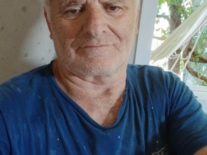 Miguel Alaguibe especializado en albañilería, plomeria , eléctricadad , gasista, y en armadura de hierro