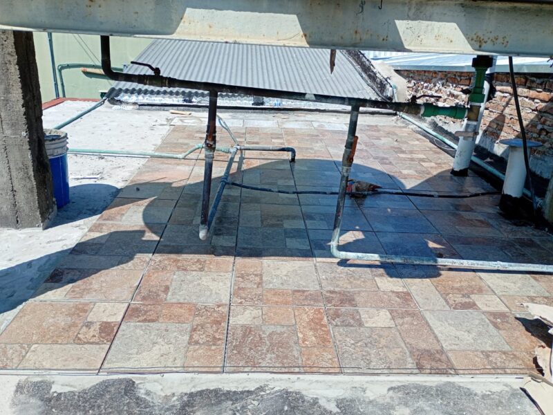 Oficial albañil , electricidad doméstica