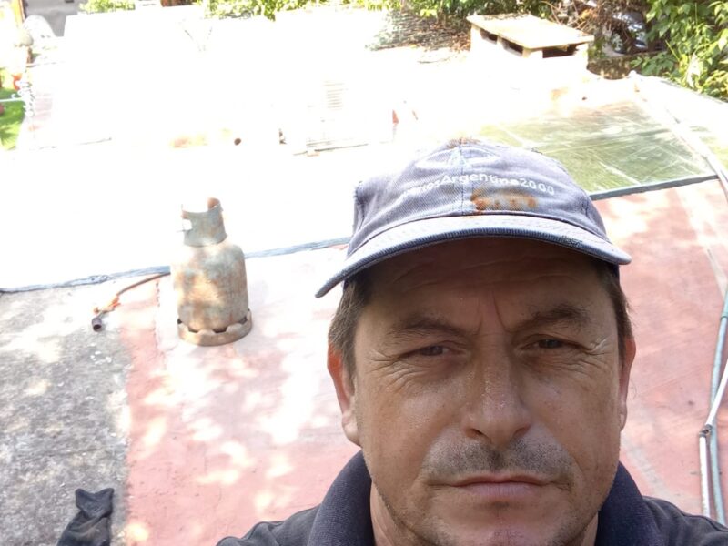 Oficial albañil , electricidad doméstica