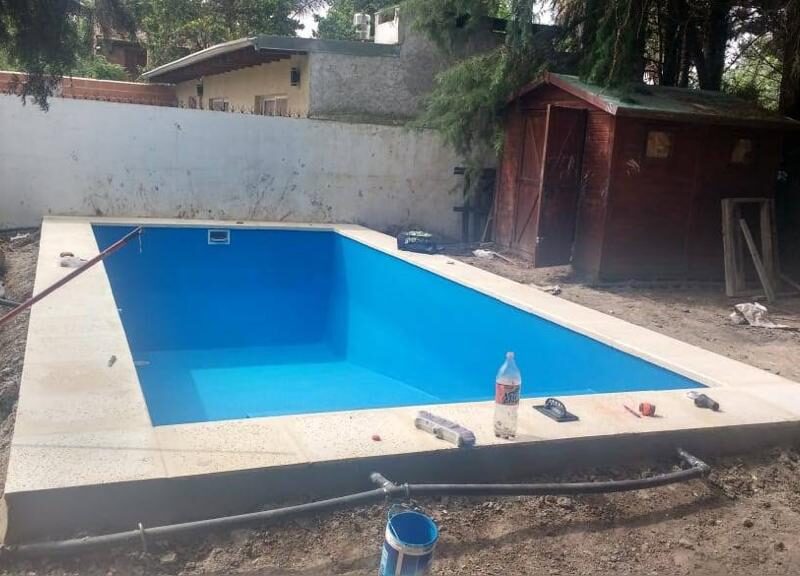 Nos dedicamos a refacciones de todo tipo especialmente en pintura interior, ext , altura, impermeabilizaciones , revestimientos , etc.