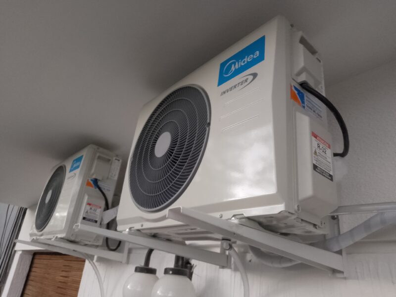 Diego Martin Campuzano. Técnico en refrigeración, técnico en electrónica , técnico en electricidad domiciliaria