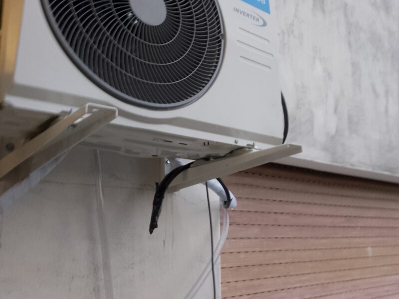 Diego Martin Campuzano. Técnico en refrigeración, técnico en electrónica , técnico en electricidad domiciliaria