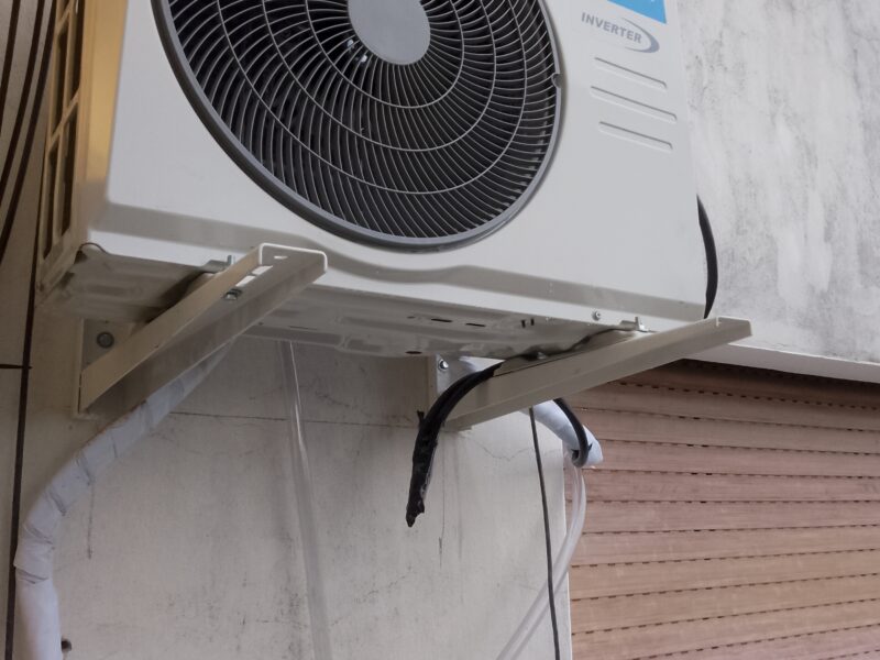 Diego Martin Campuzano. Técnico en refrigeración, técnico en electrónica , técnico en electricidad domiciliaria