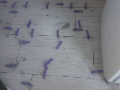 Puesta de piso entre otros trabajos de albañilería en general