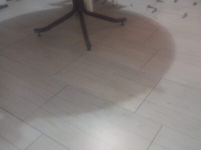 Puesta de piso entre otros trabajos de albañilería en general