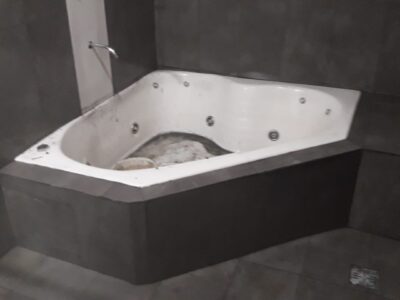 Colocación de cerámicos y porcelanatos también servicio de plomería completa