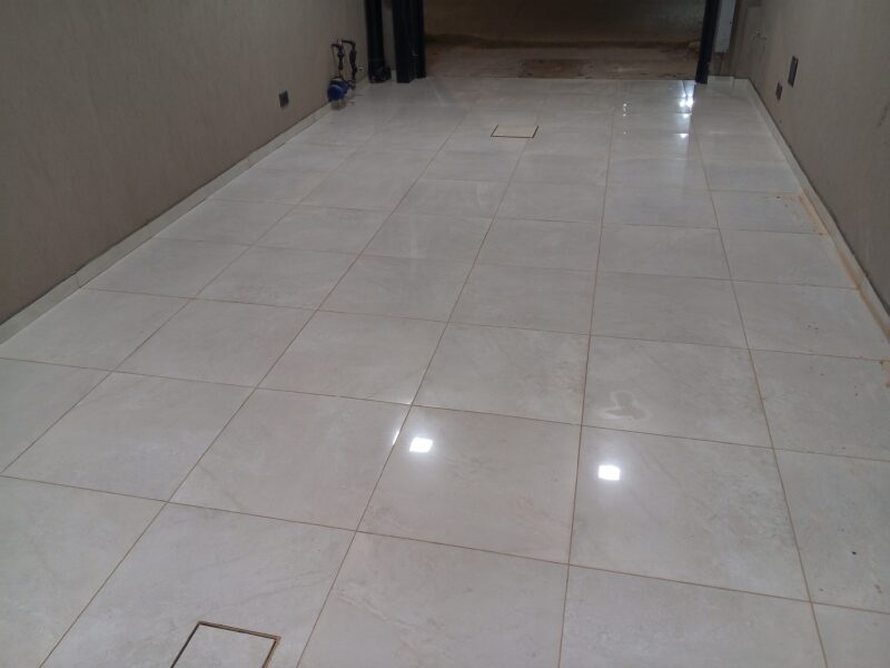 Colocación de cerámicos y porcelanatos también servicio de plomería completa