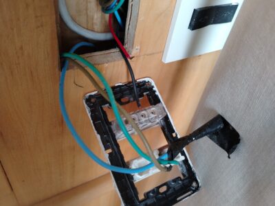 Electricista matriculada. Todo tipo de soluciones eléctricas para el hogar, claras y sin vueltas