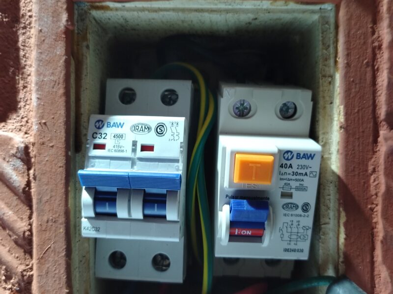 Electricista matriculada. Todo tipo de soluciones eléctricas para el hogar, claras y sin vueltas