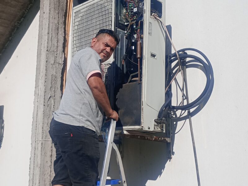 Service R.F. refrigeración y electricidad también hacemos lavarropas microondas etc etc