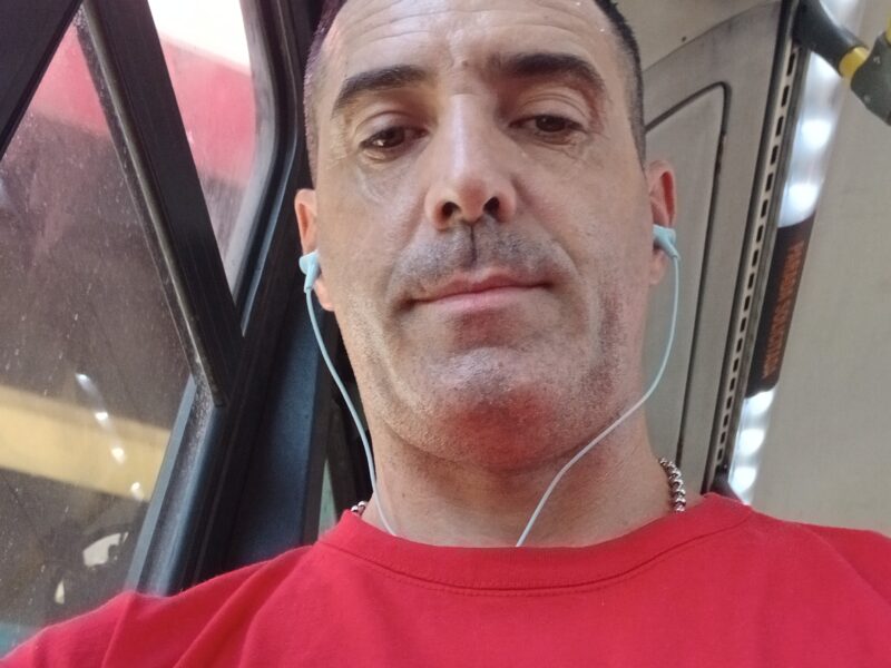 Maestro facturero maestro pizzero minutero ayudante de cocina puedo trabajar de maestranza y carga y descarga tambien
